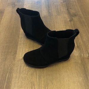 Sorel Black Suede Waterproof Chelsea Boots Size 7